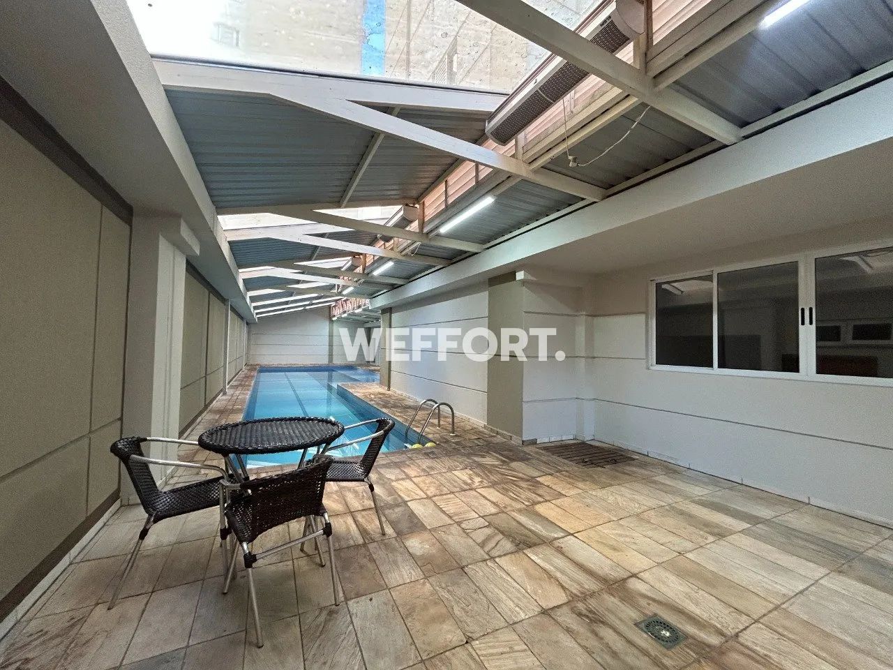 Apartamento com piscina aquecida no Centro - Foto 4