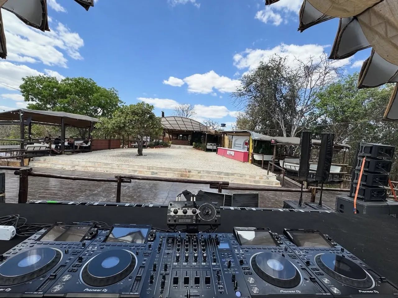 4 CDJ 3000 + 1 Mixer A9 + RMX 1000 Pioneer