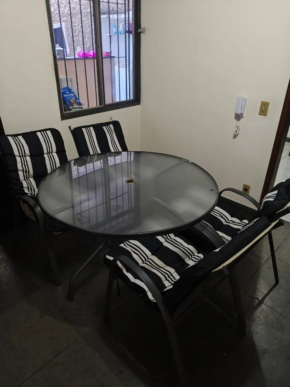 Mesa para Área Externa com Tampo de Vidro Redonda