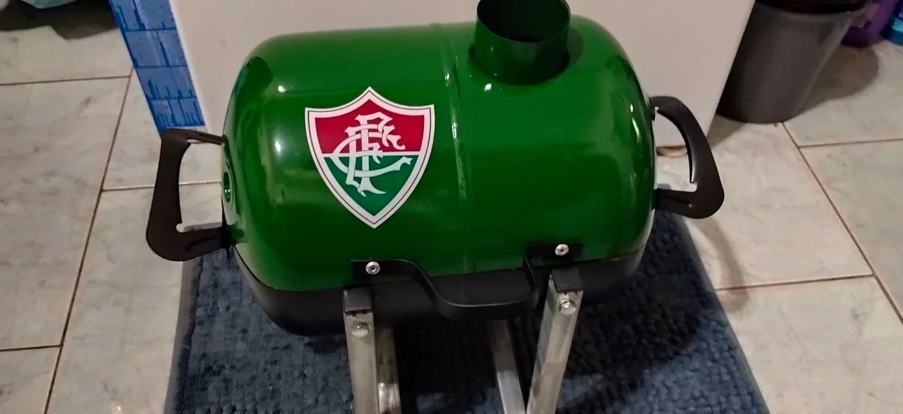 Churrasqueira Mini bafo tem uma do Vasco e tem uma do Fluminense.