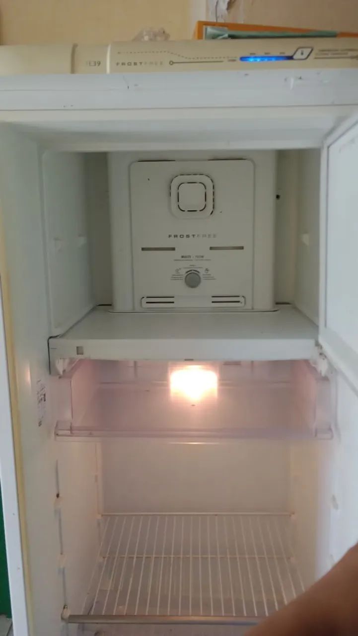        Geladeira / Refrigerador [Marca] [Modelo] Funcionando Bem - Foto 5