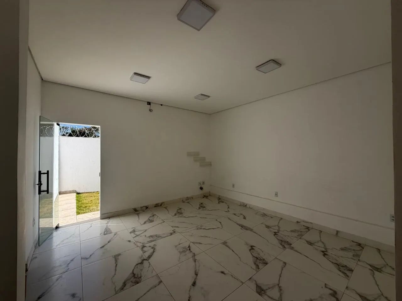 LOJA COMERCIAL PARA ALUGUEL COM 2 BANHEIROS NO XANGRILA - Foto 3