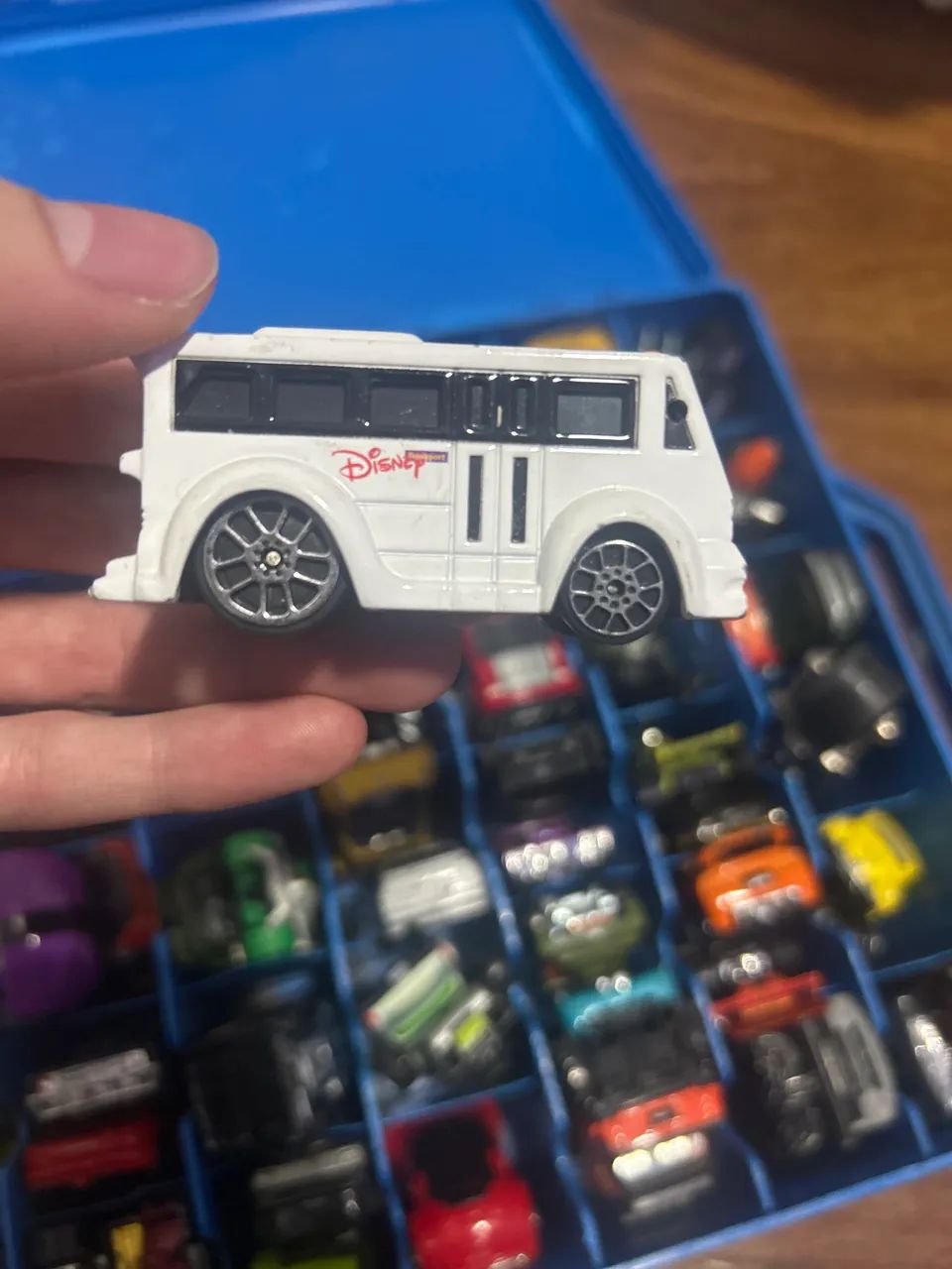 Hot wheels caixa com vários  - Foto 2