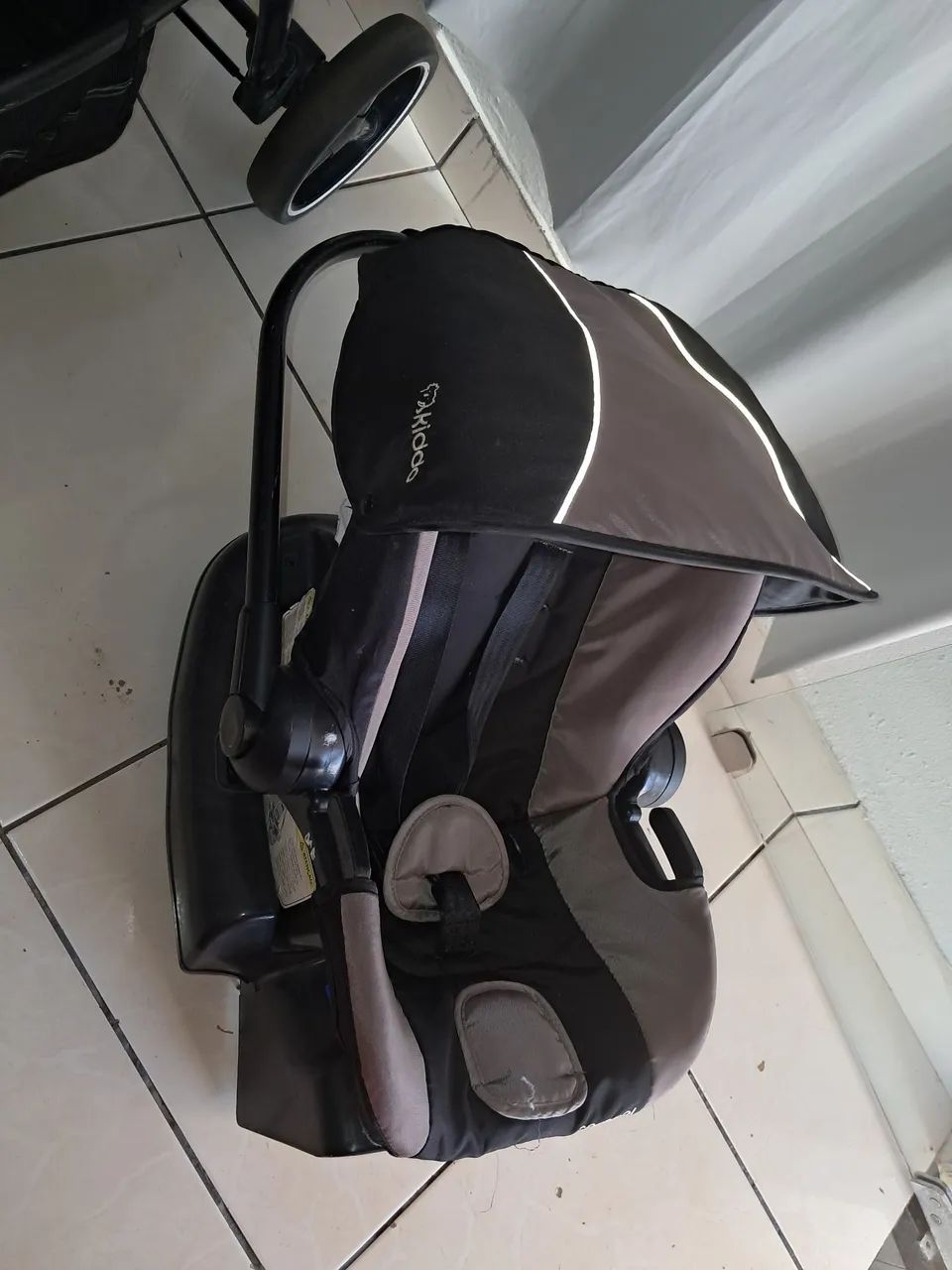 Carrinho de bebê Kidoo com bebê conforto  - Foto 4