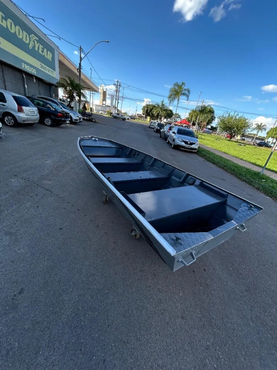 Barco 4 Metros com Viveiro e Borda Alta - Foto 4