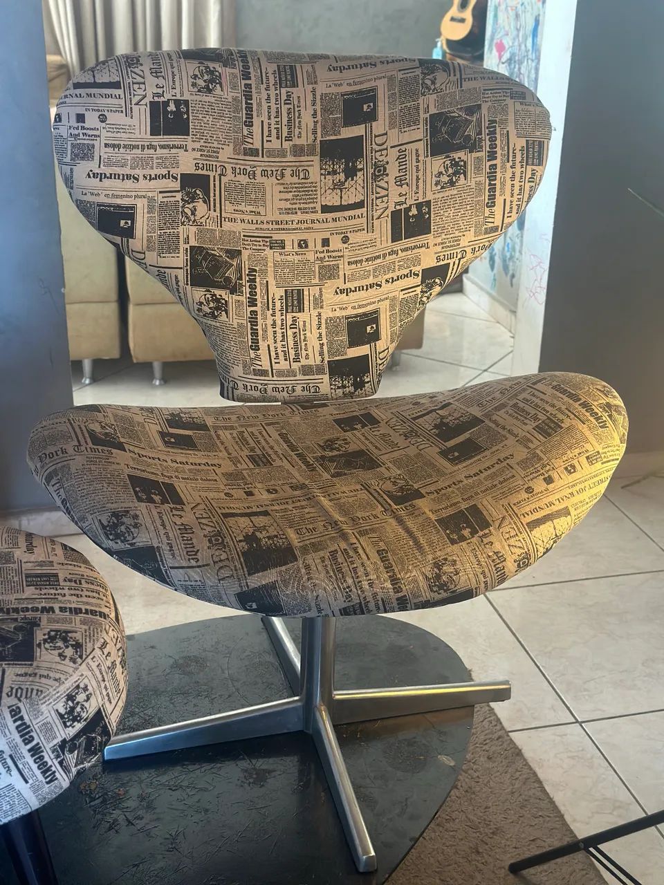 Poltrona e Puf mesa tecido que imita jornal  - Foto 3