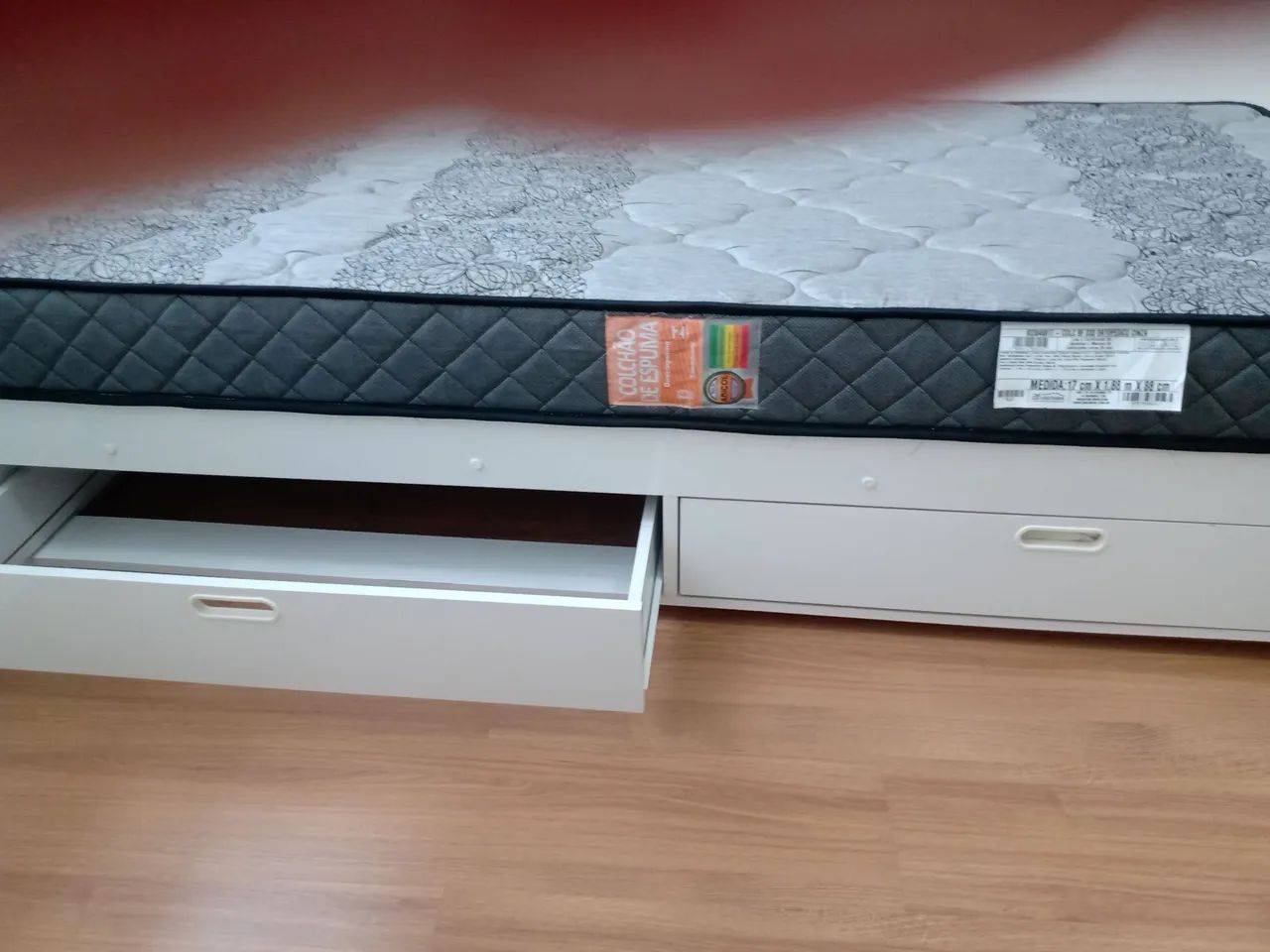 Cama solteiro laqueada com gavetas  - Foto 2