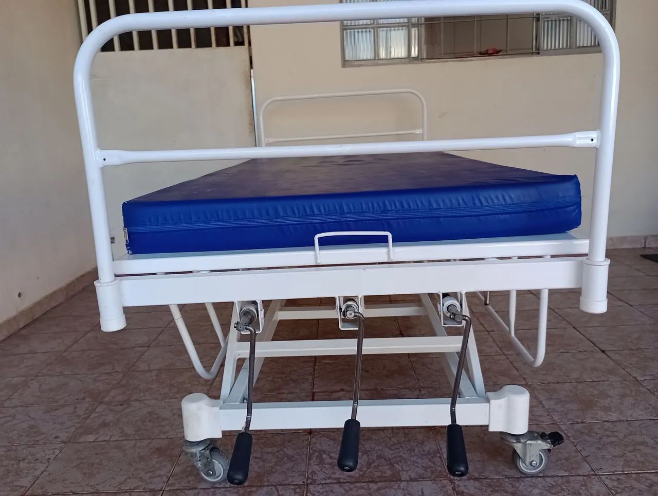 Cama hospitalar 3 manivelas com colchão (melhor custo benefício) - Foto 4
