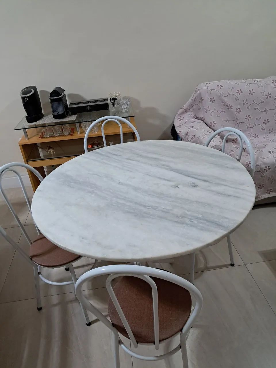 Mesa de Mármore com 4 cadeiras - Foto 2