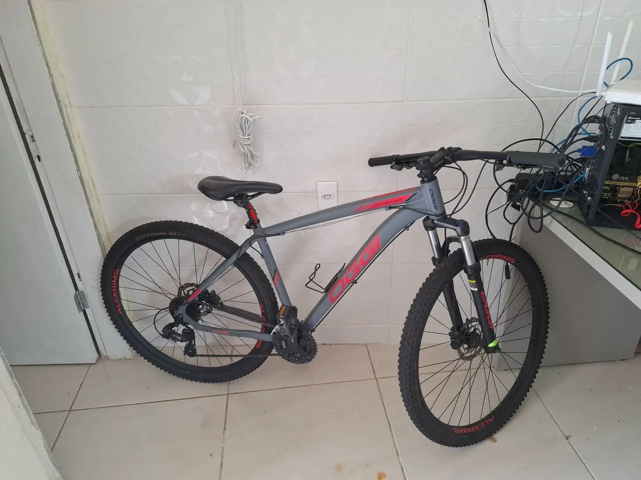 Vendo duas BIKE  uma nova na caixa   outra semi nova - Foto 2