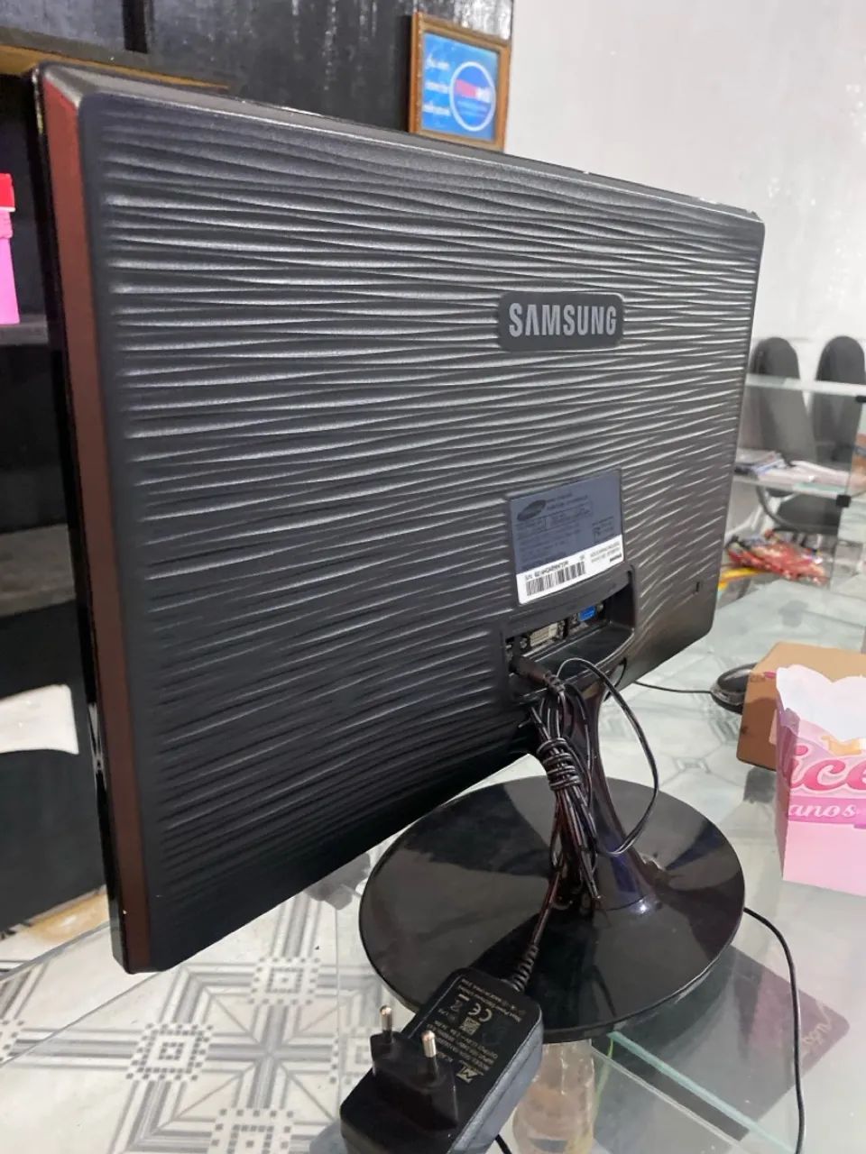 Monitor de 18.5 polegadas da linha SyncMaster. Modelo: S19A300B  - Foto 3