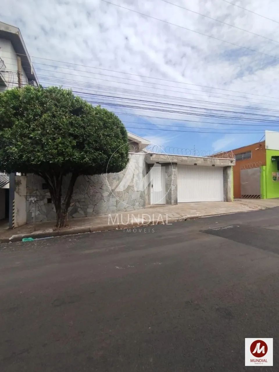 Casa (térrea na rua) 4 dormitórios/suite