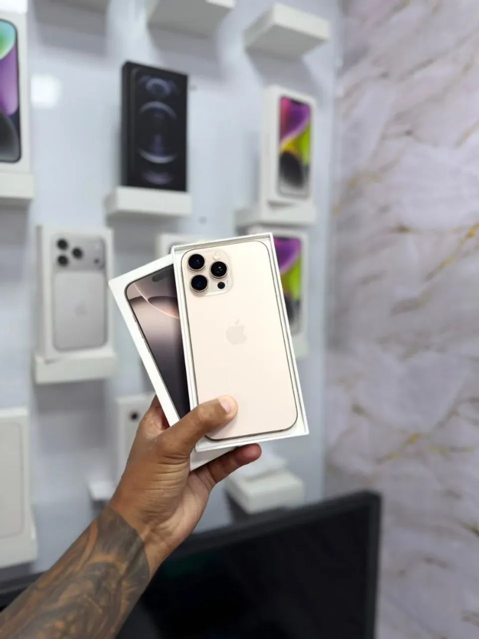 IPHONE 16 PRO MAX 256GB<br>R$ 5.899,00