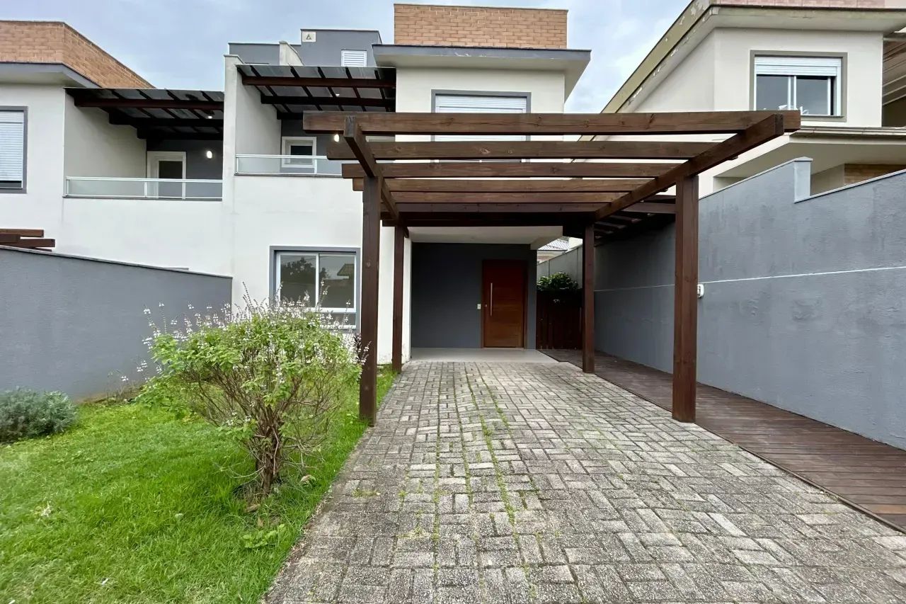 Sobrado para aluguel no Campeche  3 dormitórios, suíte e 135 m²