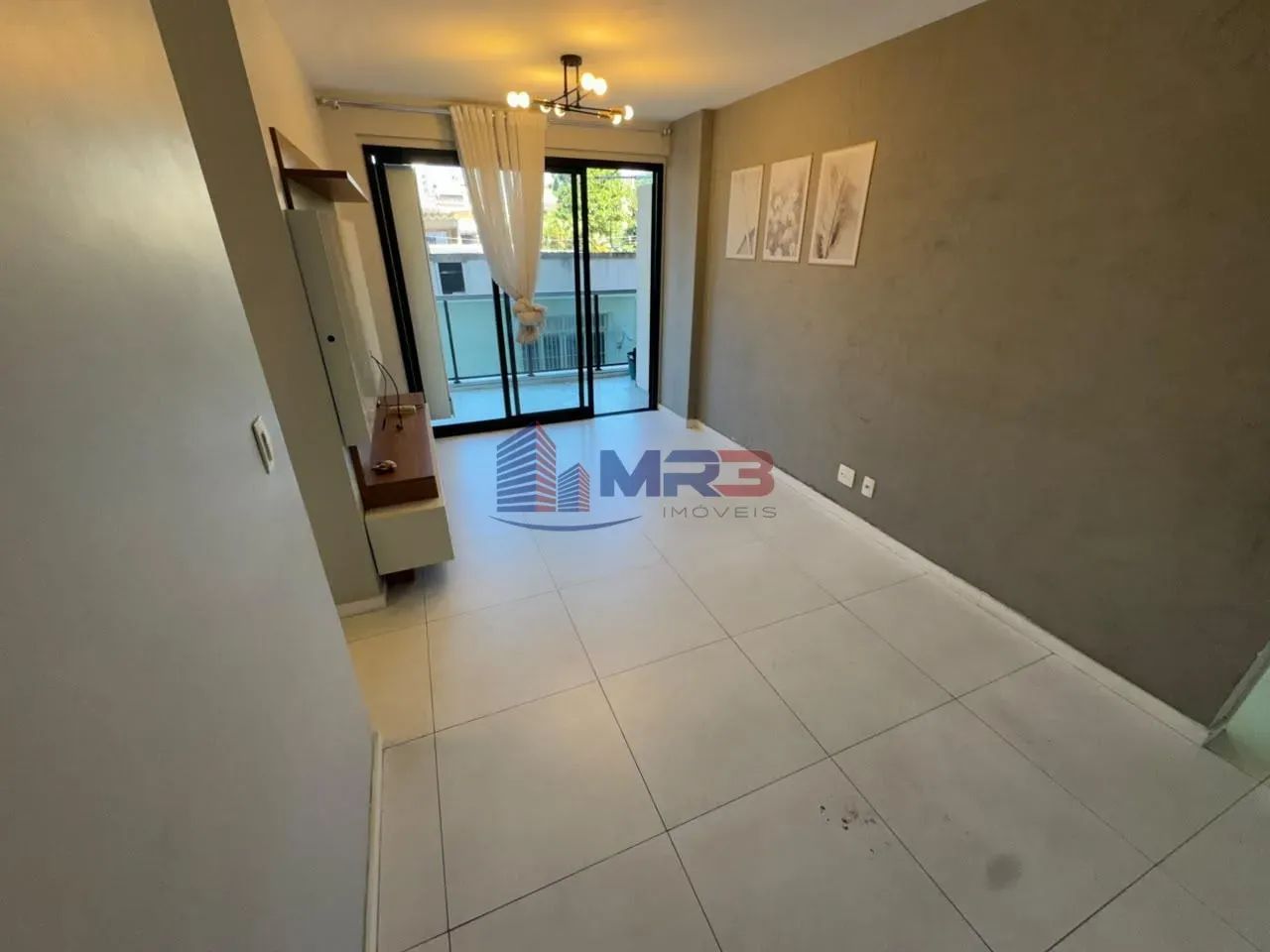 Apartamento para locação com 3 quartos, suíte e varanda em Pechincha