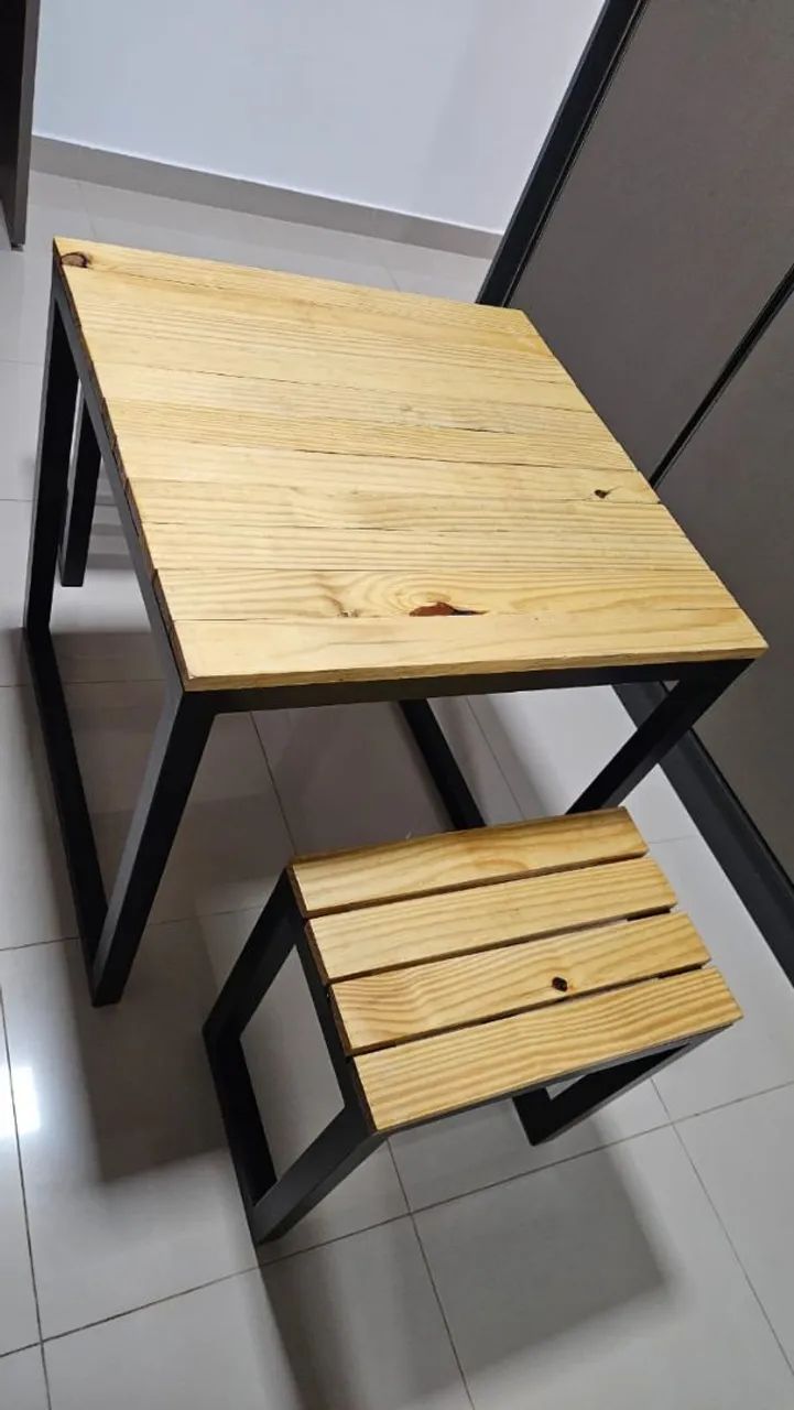 Mesa com cadeiras estilo industrial  - Foto 2