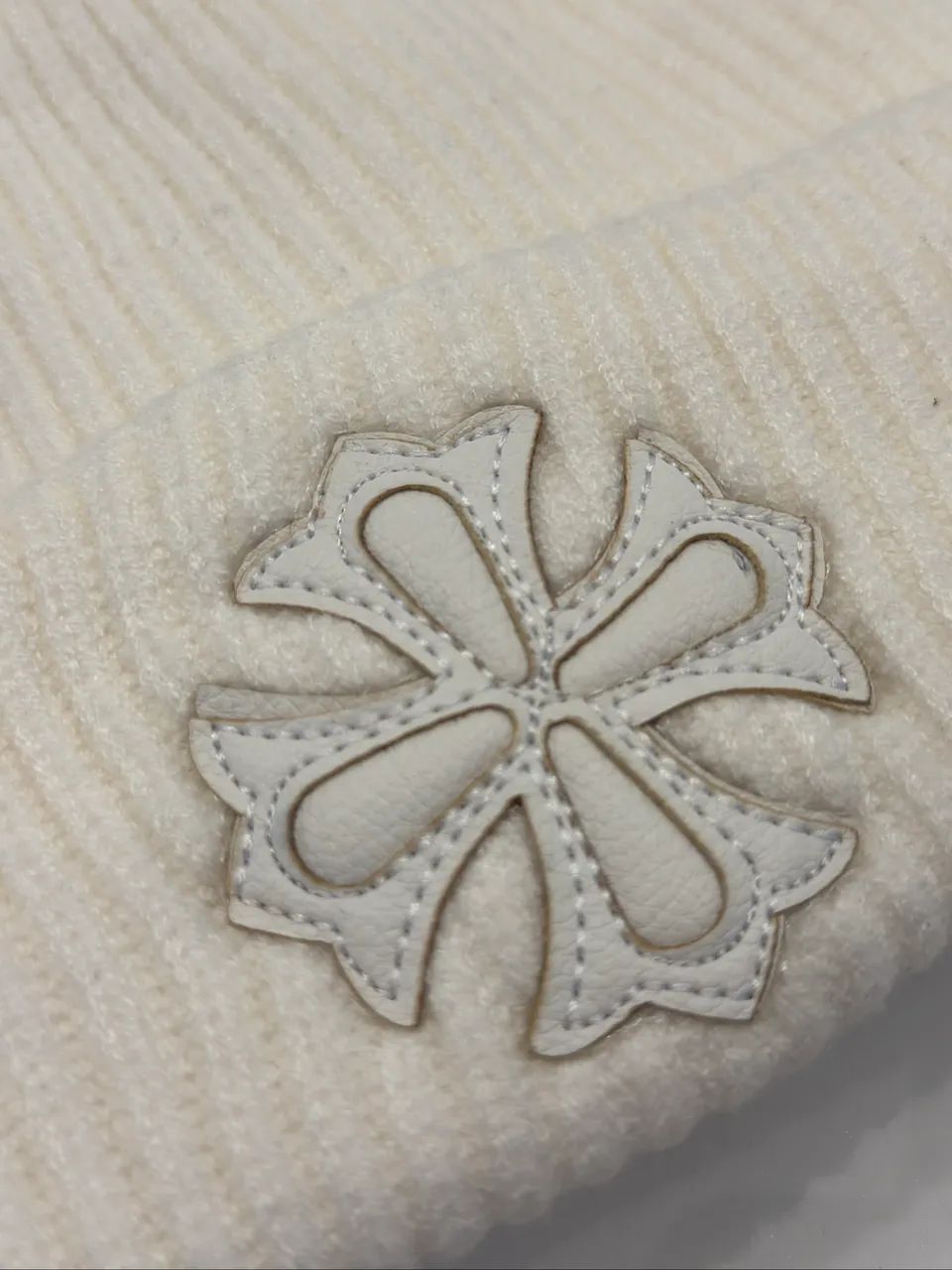 Gorro Chrome Hearts branco bordado - Foto 2