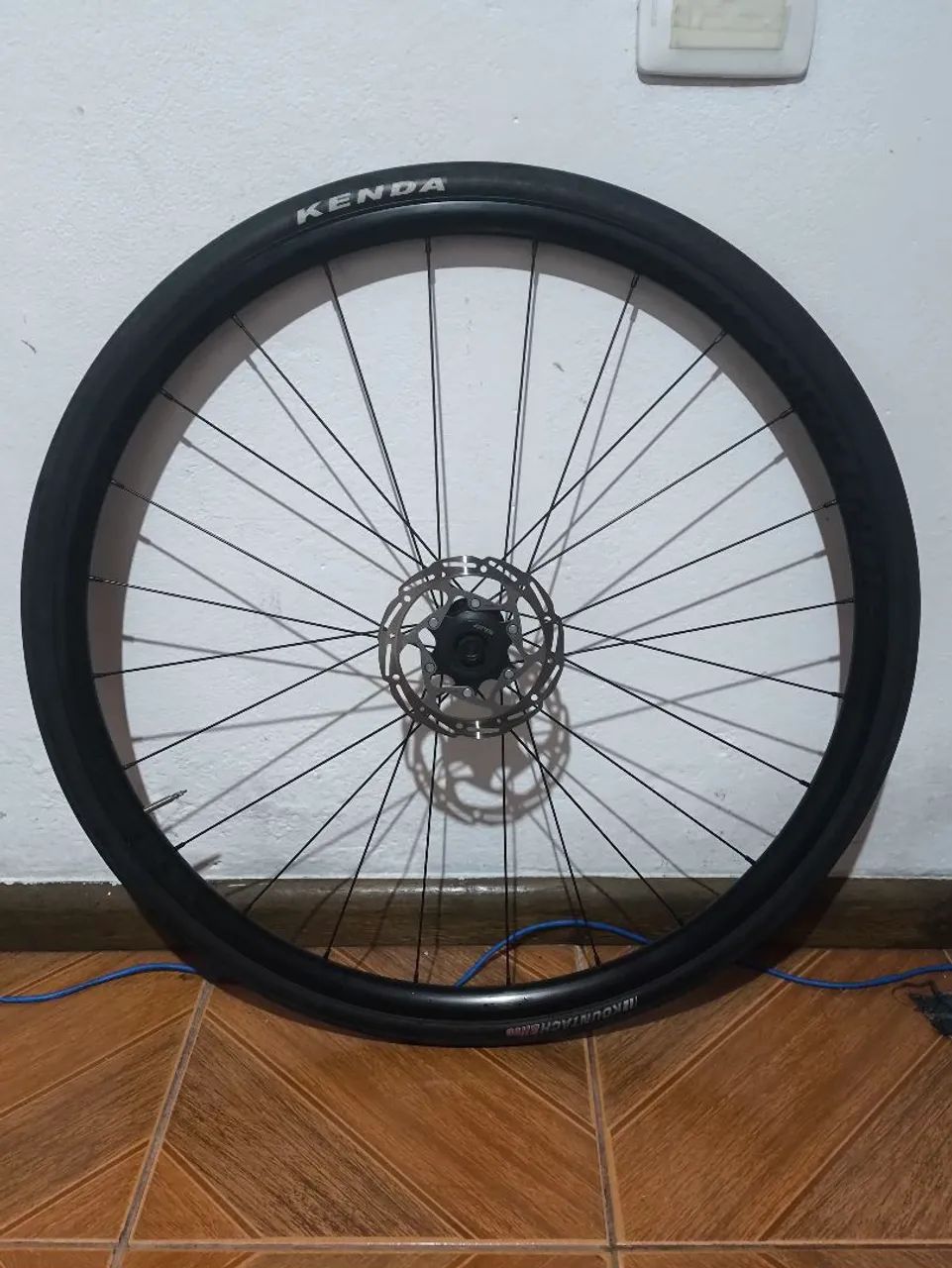 Vende se roda bontrager paradigm disc dianteira 