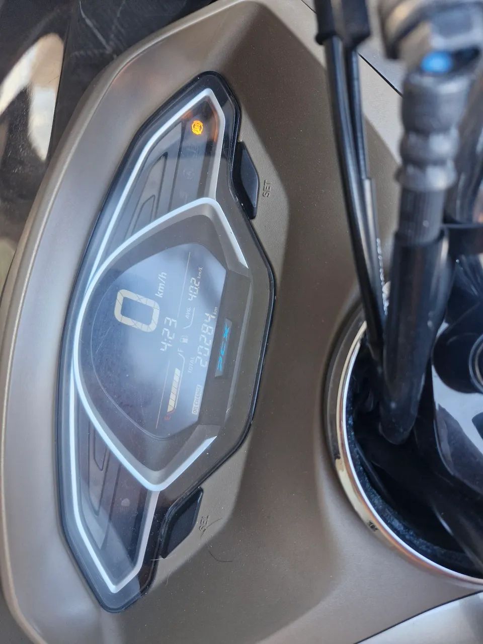 PCX DLX 2022