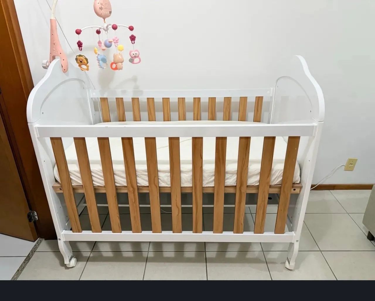 Vendo berço que vira cama 100 % mdf  - Foto 2