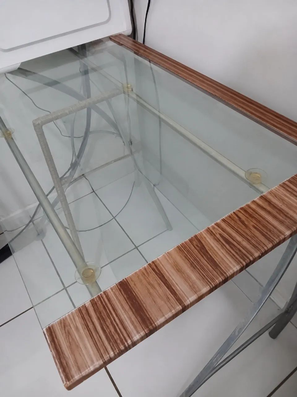 Mesa de escritório, estudo, escrivaninha com tampo de vidro - BAIXOU PROMOÇÃO!