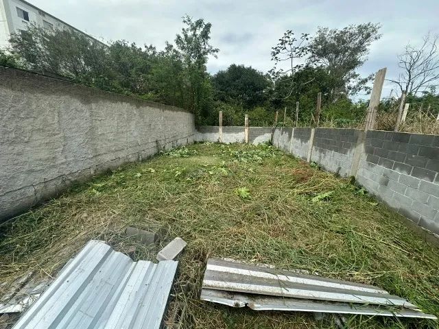 Terreno 135m² murado