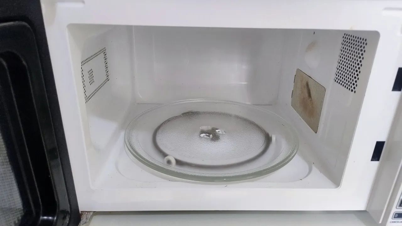 Microondas 20 litros em ótimo estado  - Foto 5