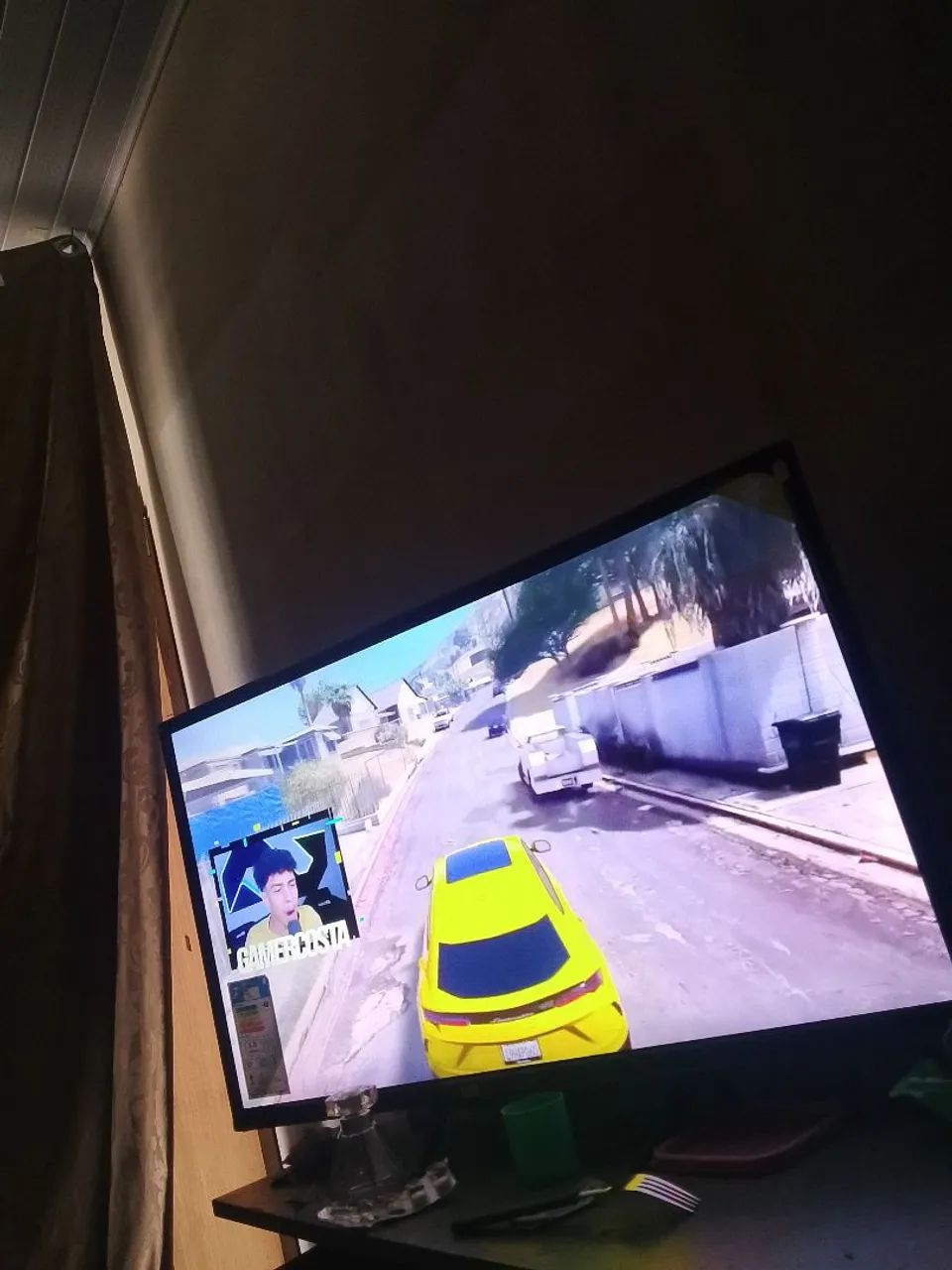 Televisão smart 32 polegadas TCL Android  700 reais não entrego 