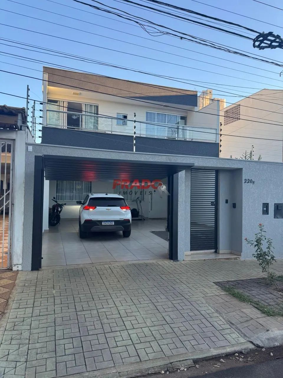 Sobrado à venda em Maringá, Vila Santo Antônio, com 4 quartos, com 353.32 m² - Foto 2