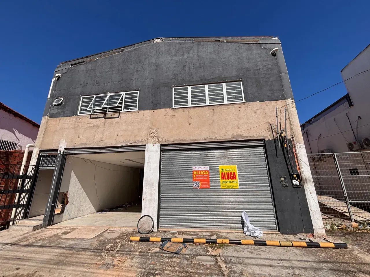 GALPÃO MEDINDO APROXIMADAMENTE 500M² COM RECEPÇÃO, ESCRITORIO E 2 BANHEIROS