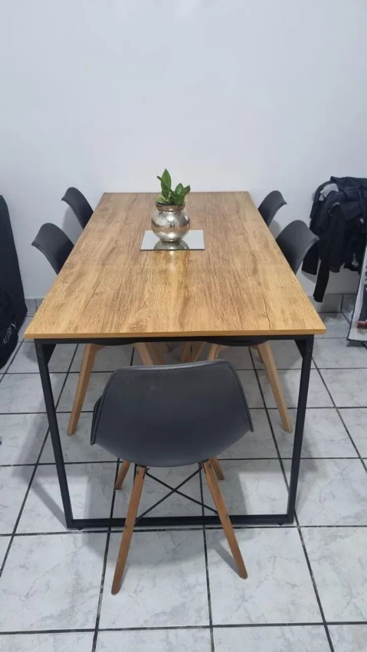 Mesa de jantar 6 lugares - madeira e estrutura preta - Foto 4