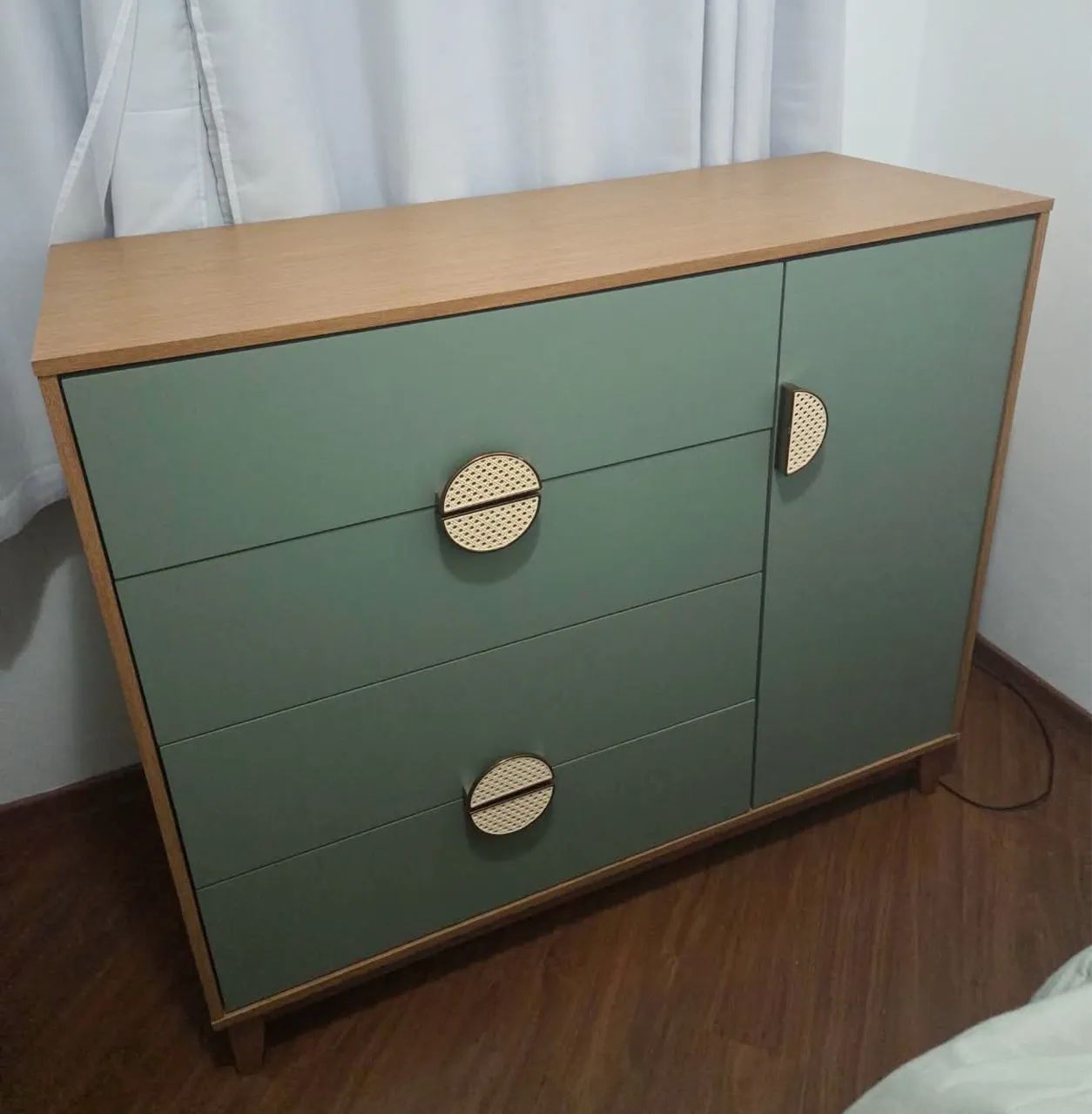 Cômoda solteiro/infantil em madeira na cor verde