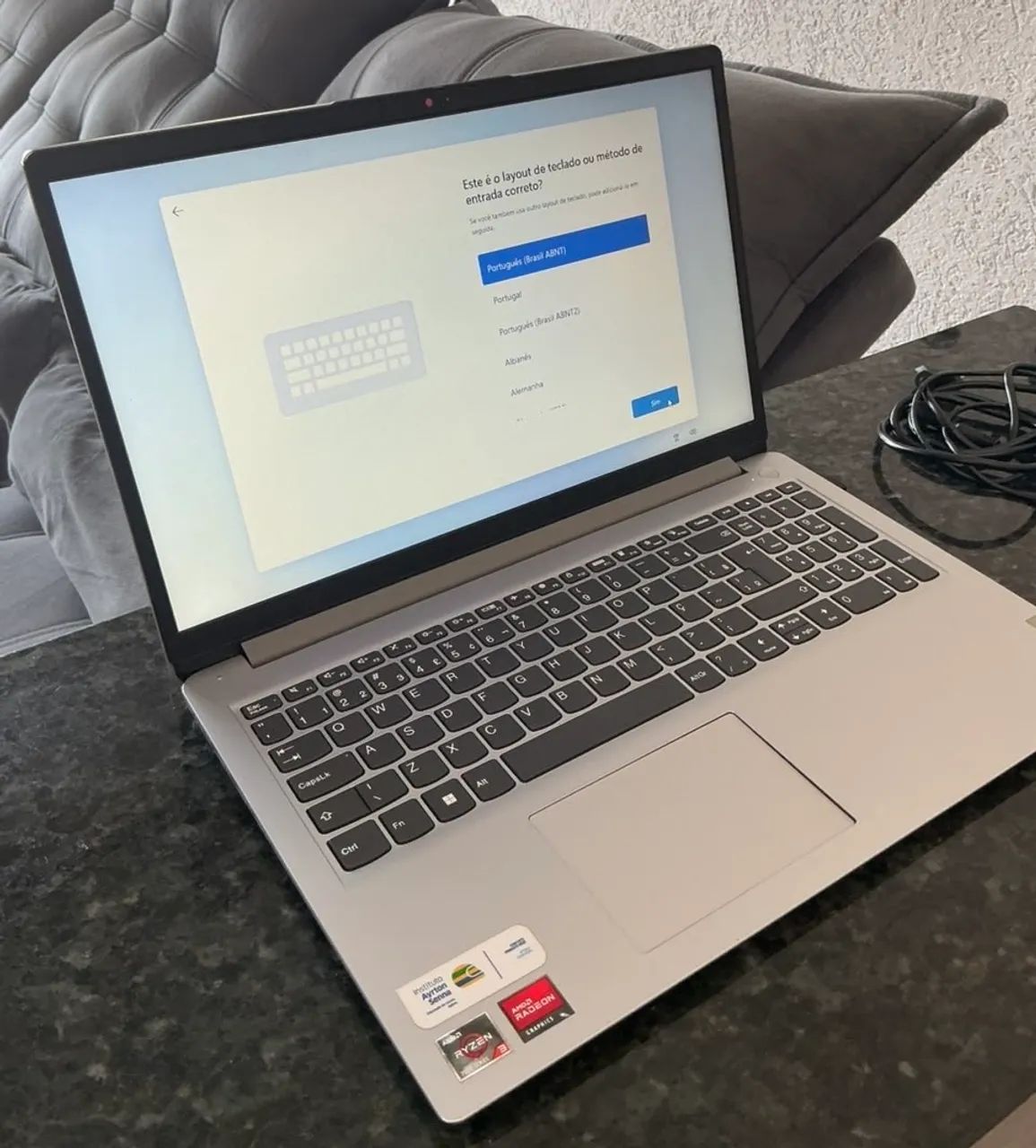 Notebook Lenovo Ryzen 3 7320U