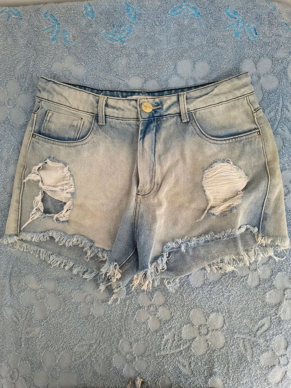 Short Jeans Curto sem Lycra Lavagem Clara  - Foto 2