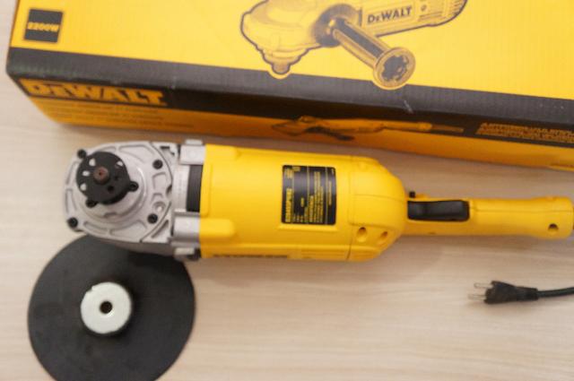 Lixadeira Angular 7 (180mm) D28493pw - Dewalt 220v - Foto 6