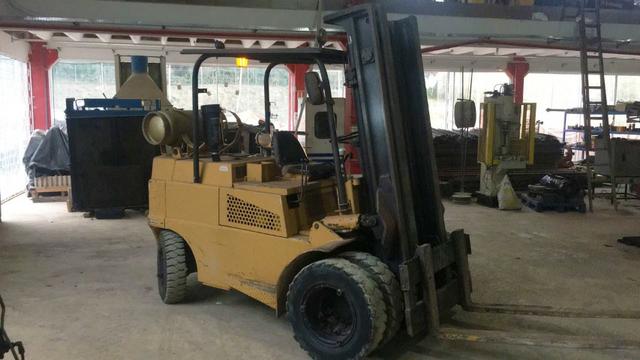 Empilhadeira GLP 4.500kg com rodado duplo