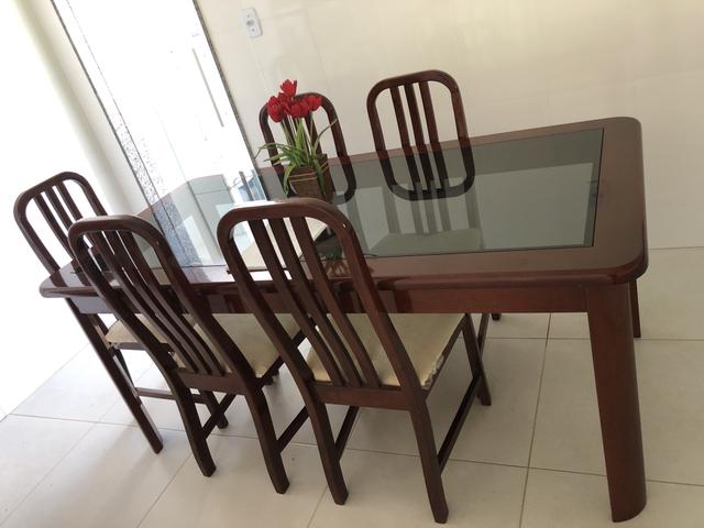 Mesa com 6 cadeiras