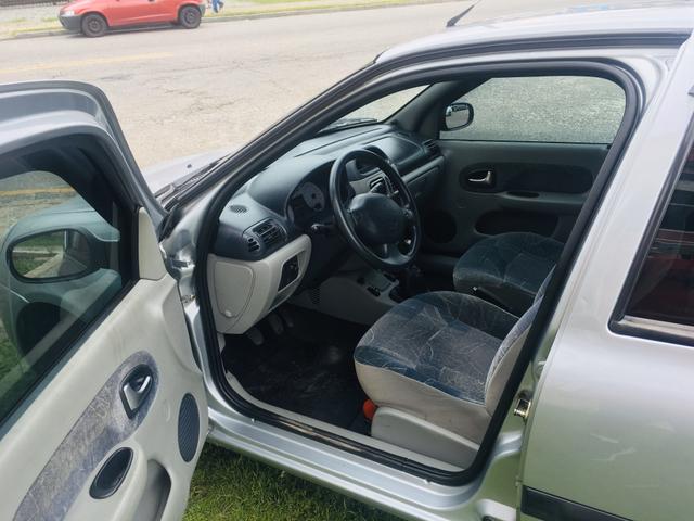 Clio Sedan Expression 1.6 - Foto 11