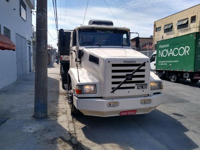 Volvo nl10 340 com carreta graneleira filé de mecânica aceito troca por Truck - Foto 2