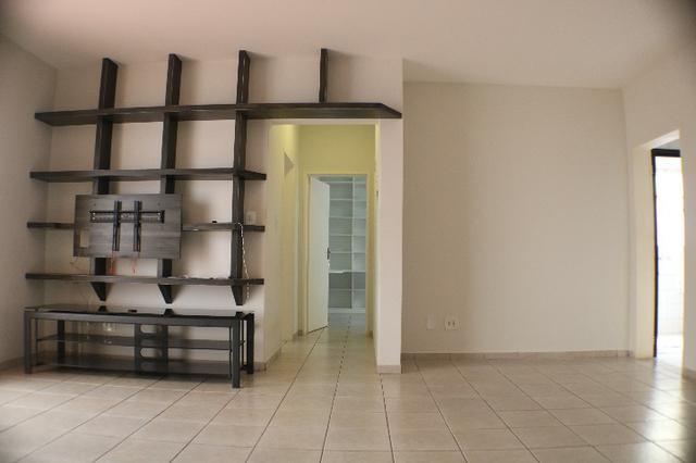 Apartamento Térreo Jd. Califórnia - 2quartos, 3 banheiros, 2 Quintais , 1 vaga - 110Mts - Foto 3