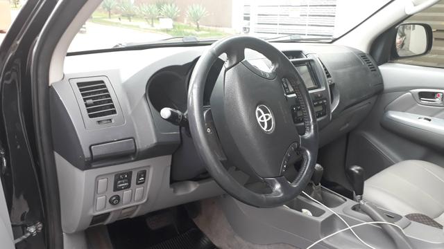 Toyota Hylux SRV 3.0 DIESEL 4x4 Automatica 2010/2010 - Foto 9