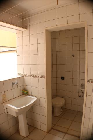 Apartamento Térreo Jd. Califórnia - 2quartos, 3 banheiros, 2 Quintais , 1 vaga - 110Mts - Foto 9