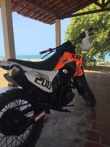 XR 200, PREPARADA PARA TRILHA E SERTÃO