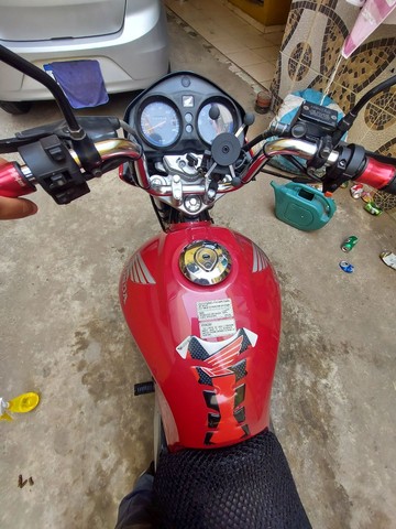 TITAN 150