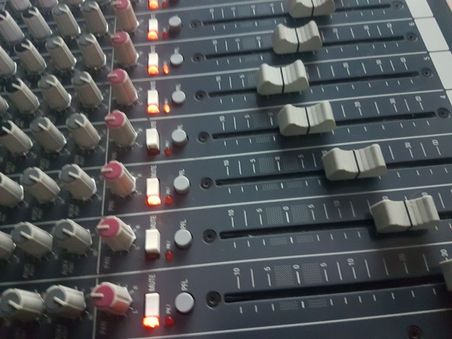 Mesa Allen Heath ZED 24 - Foto 2