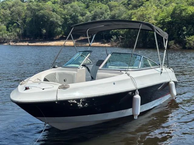 Barcos e aeronaves em Manaus e região, AM