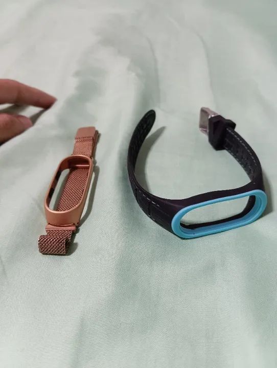 Vendo duas  Pulseira miband 4 semi novo - Foto 2