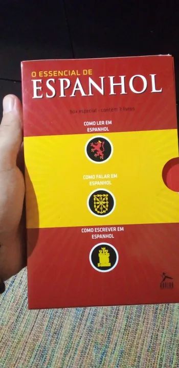 o essencial do espanhol em tres livro larousse