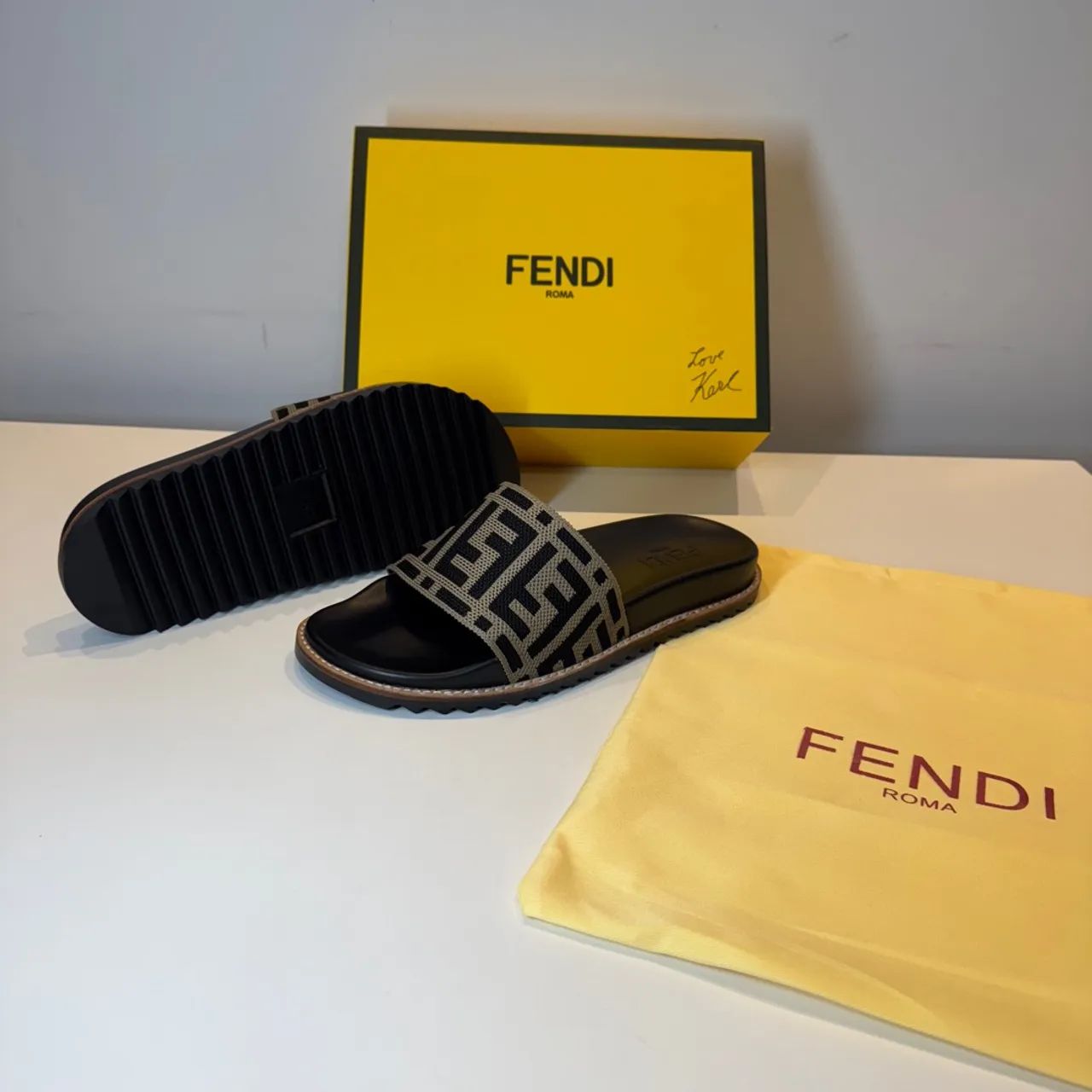 Chinelo Fendi - Foto 5
