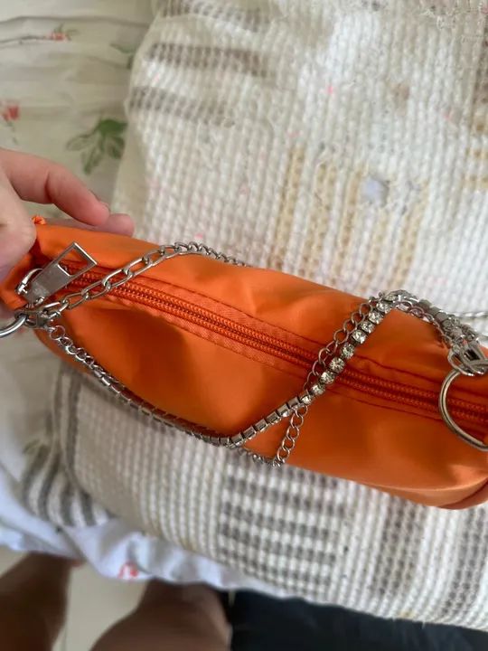 Bolsa de Ombro Laranja com Detalhe em Strass - Foto 3
